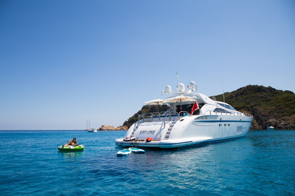 Yacht KIDI ONE - Anchored