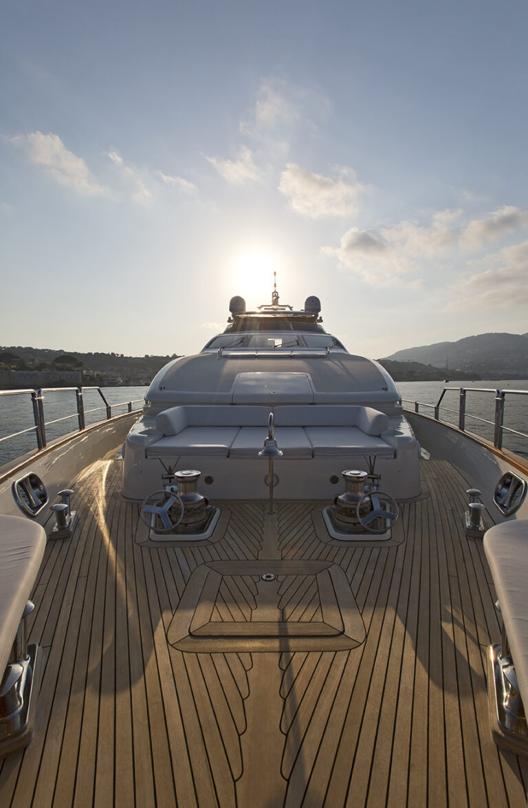 Yacht LA DEA -  Bow