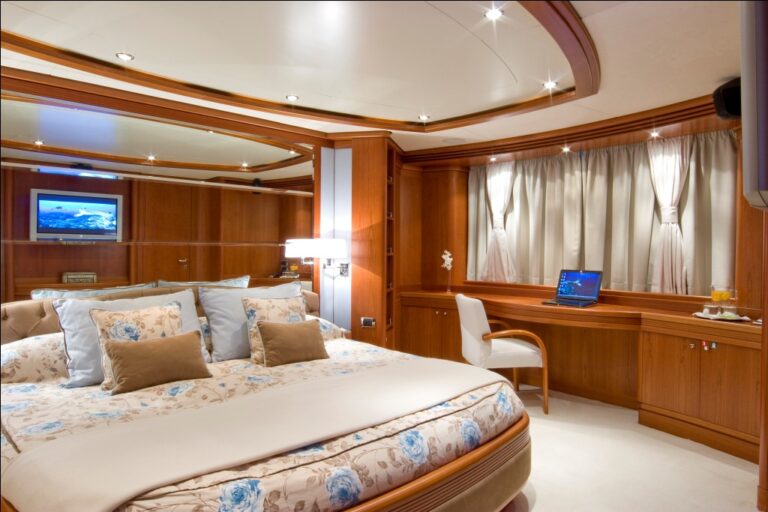 Yacht LA DEA -  Master Cabin