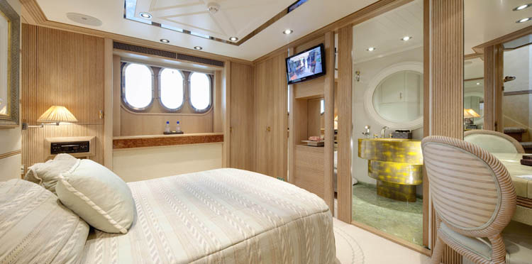 Yacht LA MASCARADE -  Aft Guest Cabin