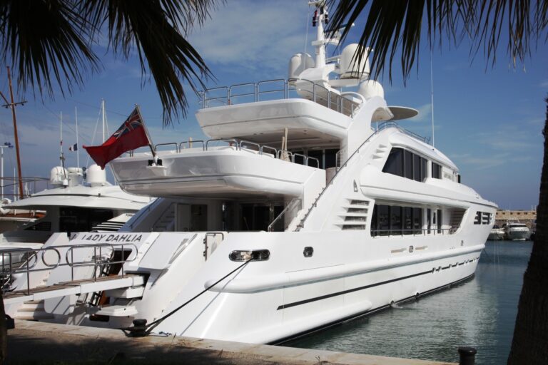 Yacht LADY DAHLIA - Image by LiveYachting