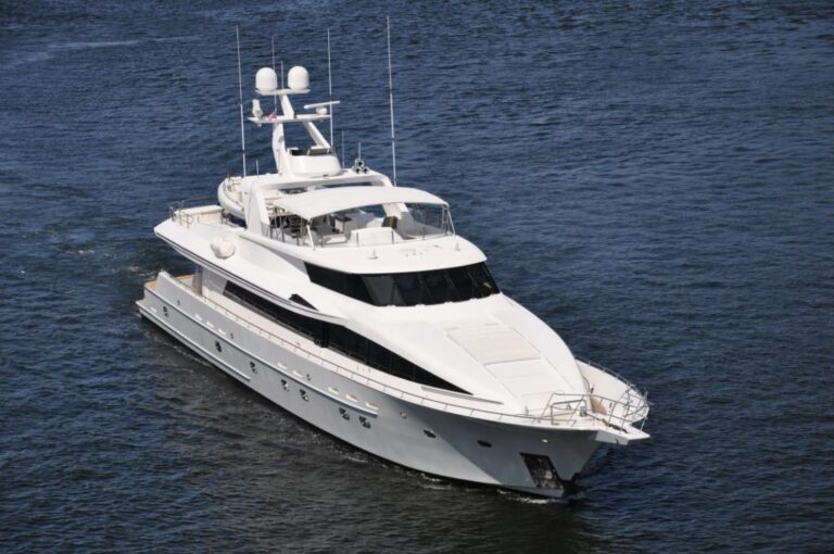Yacht LADY DIANE II - Front View