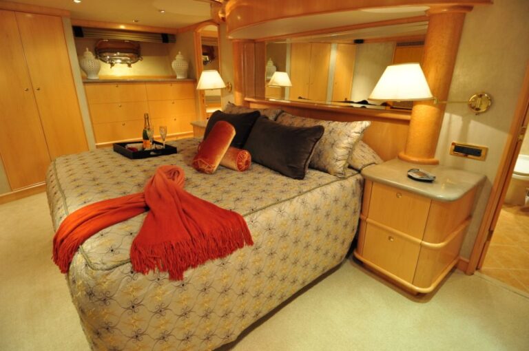 Yacht LADY DIANE II - Master Cabin 2