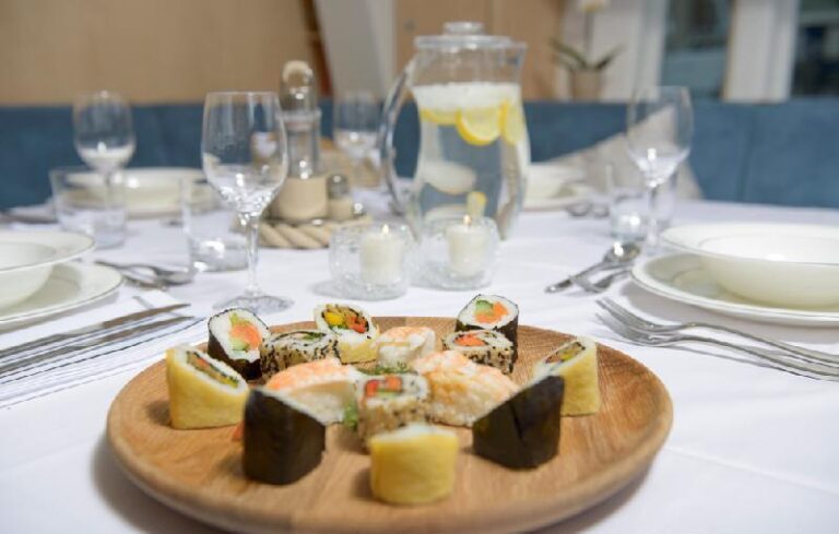 Yacht LADY MARIPOSA -  Dining Detail
