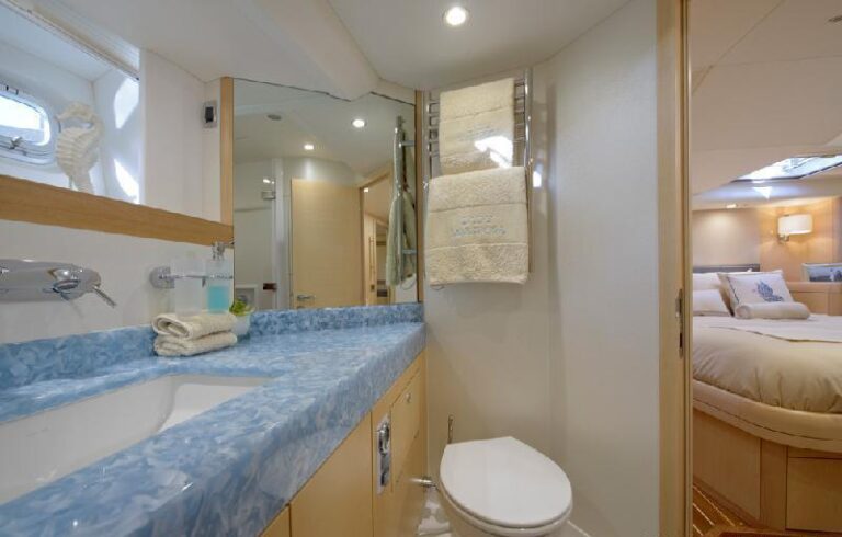 Yacht LADY MARIPOSA -  Guest Ensuite