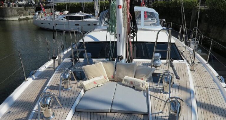 Yacht LADY MARIPOSA -  On Deck