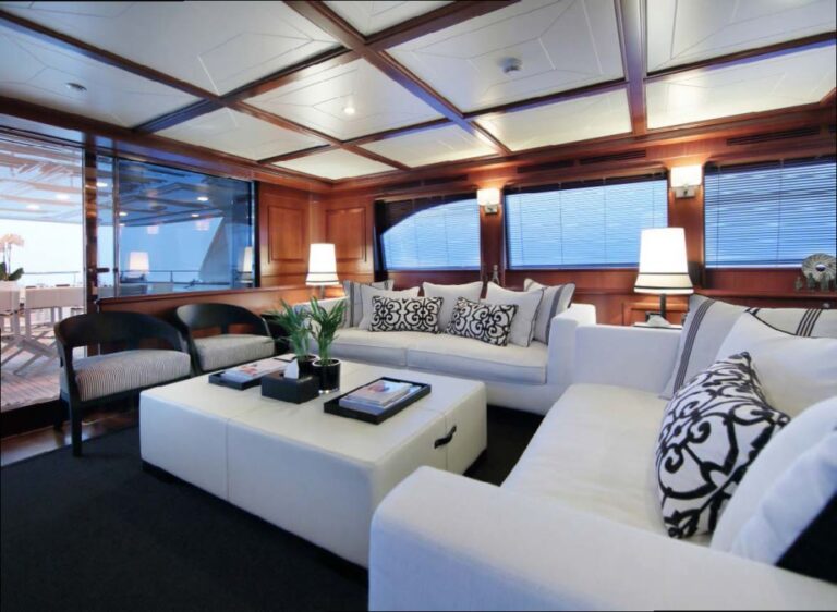 Yacht LADY SOUL - Main Salon Seating