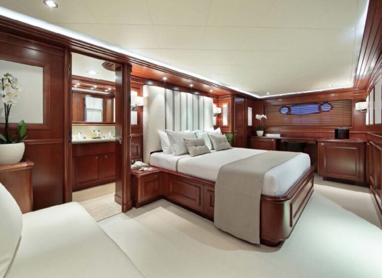 Yacht LADY SOUL - Master Cabin