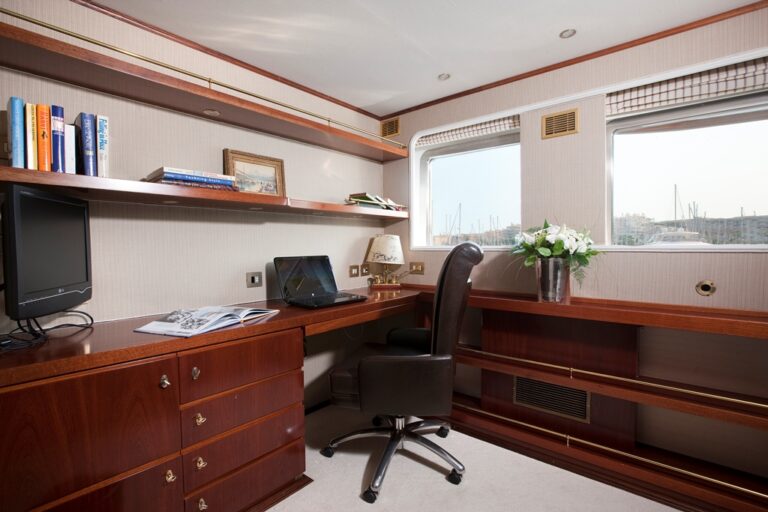 Yacht LALIBELA - Office