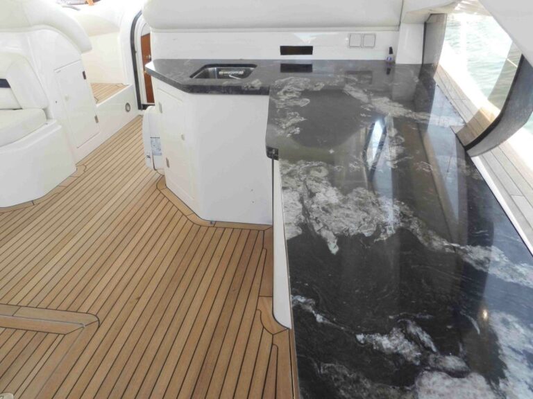 Yacht LARA SOFIA -  Cockpit 2