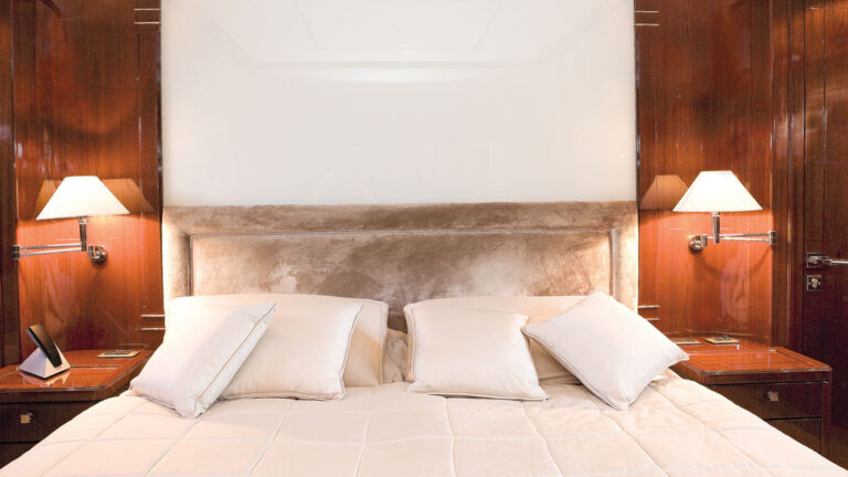 Yacht LAS BRISAS -  Master Cabin