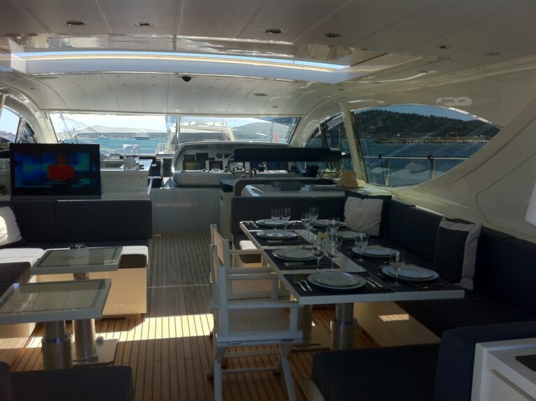 Yacht LAST CHANCE -  Deck Salon 2