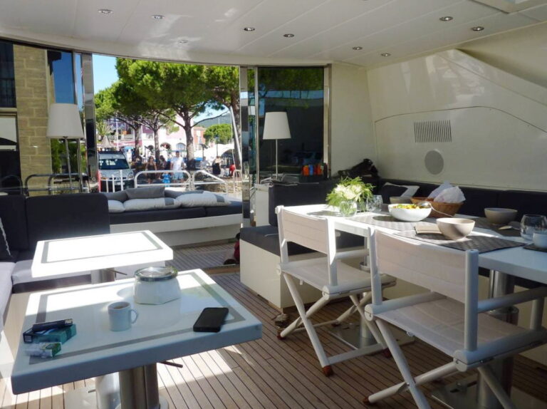 Yacht LAST CHANCE -  Deck Salon 3