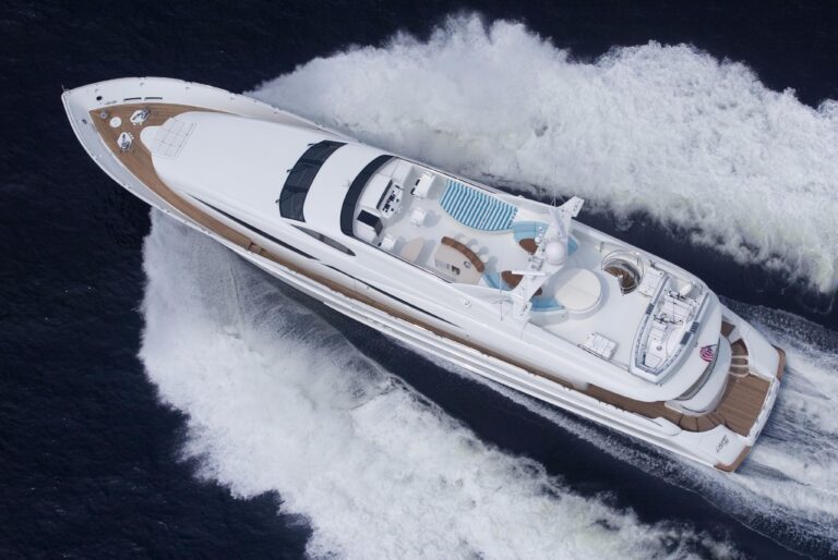 Yacht LE REVE By Lazzara - Above