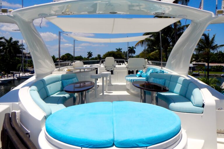 Yacht LE REVE By Lazzara - Sundeck