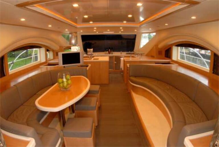 Yacht LEGEND AND SOUL -  Salon