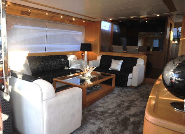 Yacht LOLEA -  Salon Seating