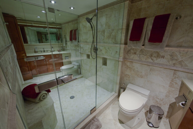 Yacht LOOSE ENDS -  Master Bathroom