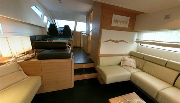 Yacht LUCIGNOLO -  Salon looking forward