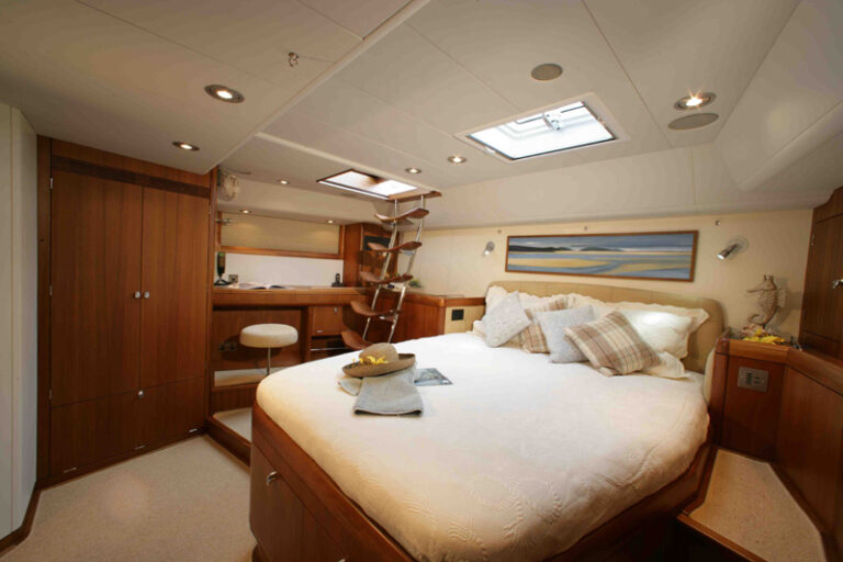 Yacht LUSKENTYRE -  Master Cabin
