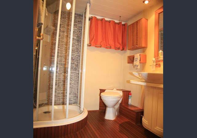 Yacht MEPHISTO - Master Cabin Ensuite