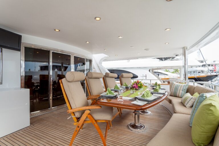 Yacht MIRACLE - Aft Deck Dining