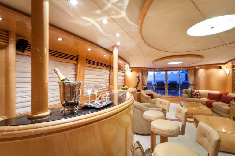 Yacht MIRACLE - Main Salon Bar