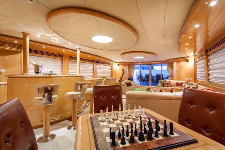 Yacht MIRACLE - Main Salon Games Table