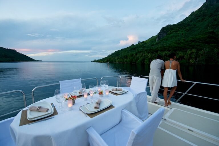Yacht MISS KULANI -  Al Fresco Dining on the Sundeck