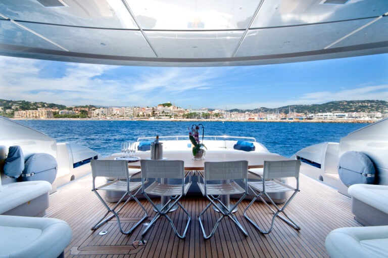 Yacht MISTRAL 55 -  Aft Deck Al Fresco Dining