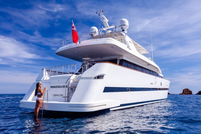 Yacht MOONDANCE - Aft View