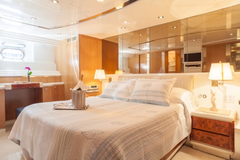 Yacht MOONDANCE - Master Cabin