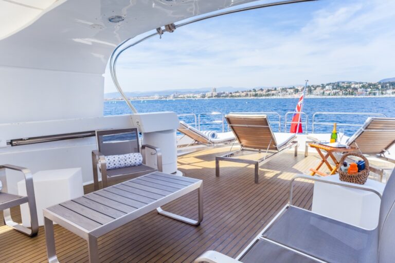 Yacht MOONDANCE - Sundeck 2