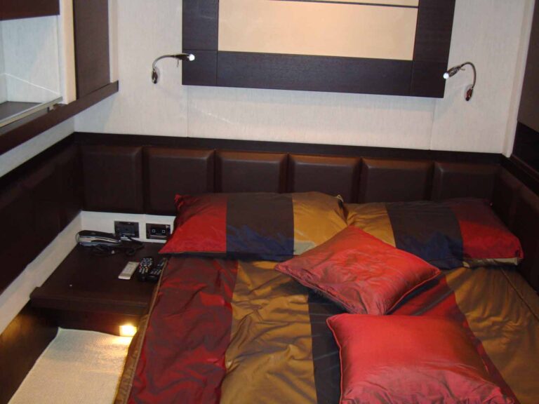 Yacht MR LOUIS - Converted Cabin