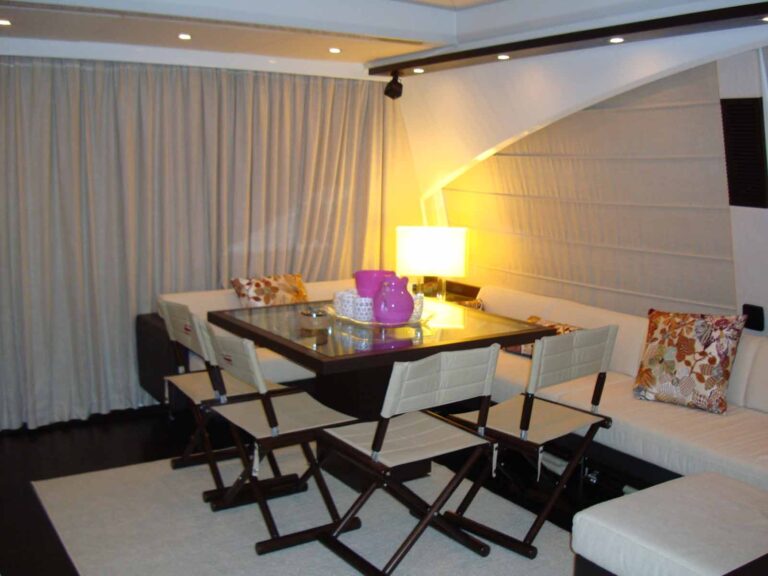 Yacht MR LOUIS - Dining