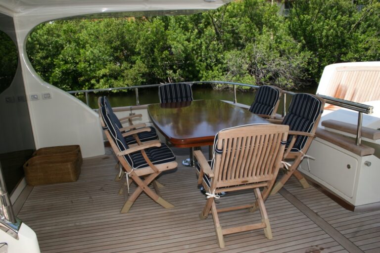 Yacht Mi Champion -  Aft Deck