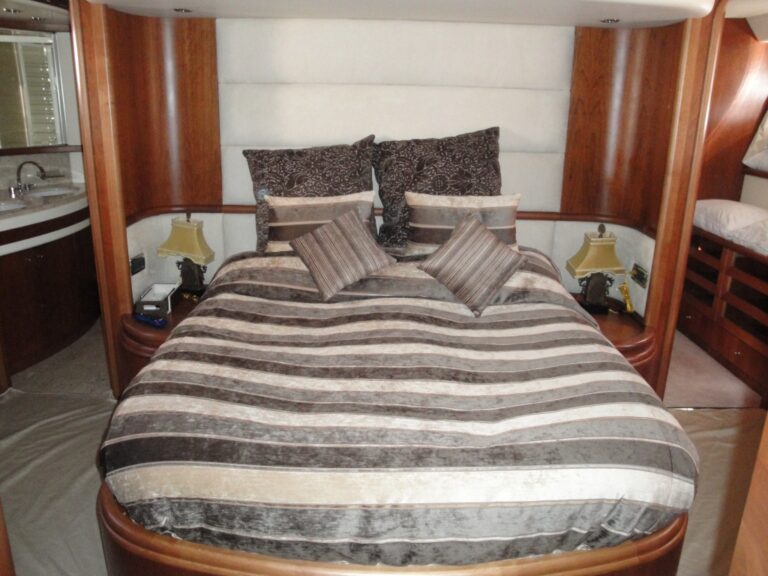 Yacht Mi Champion -  Master Cabin View 2