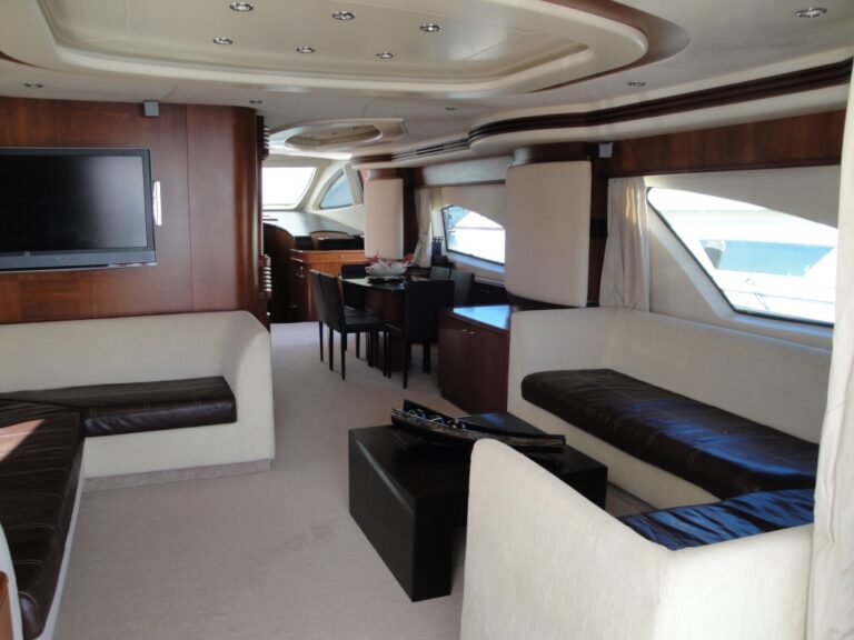 Yacht Mi Champion -  Salon