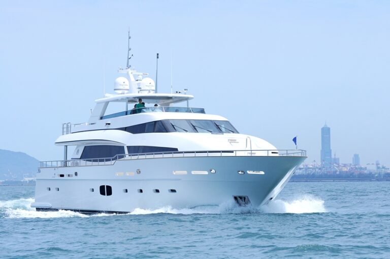 Yacht Monte Fino 100 RPH by Kha Shing