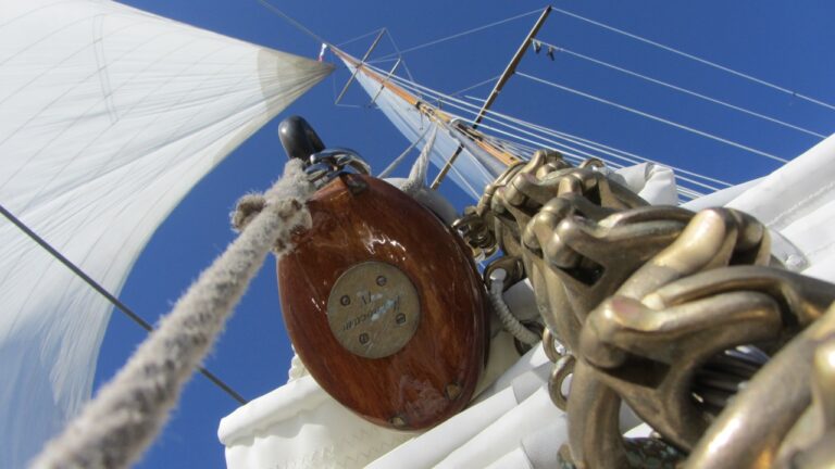Yacht Moonbeam IV - Block Detail