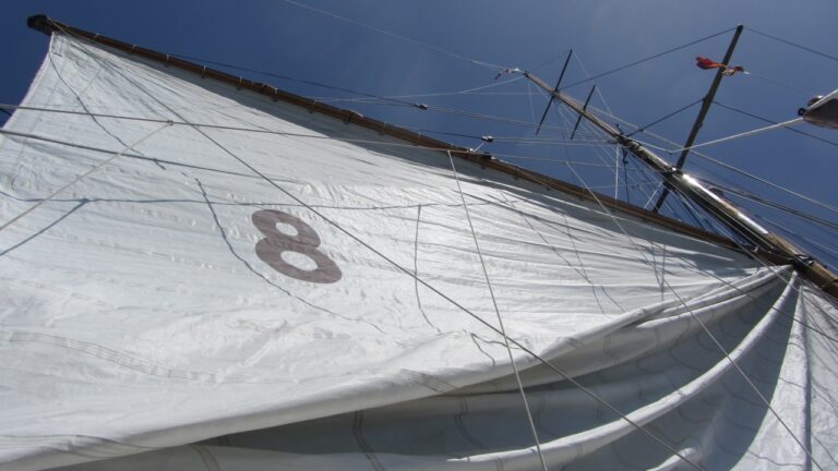 Yacht Moonbeam IV - Raise The Main