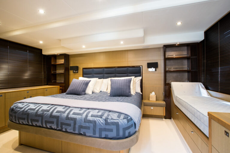 Yacht NEVER ENOUGH - 02105