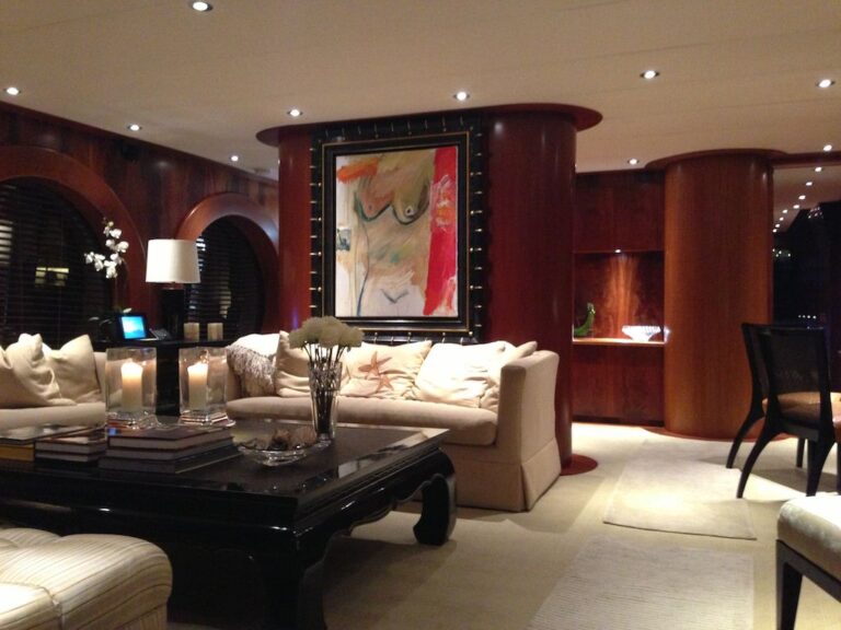 Yacht NEVER SAY NEVER -  Salon