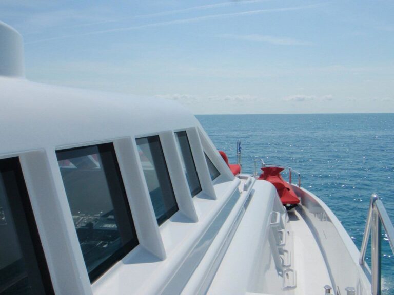 Yacht NEVER SAY NEVER -  Side Deck