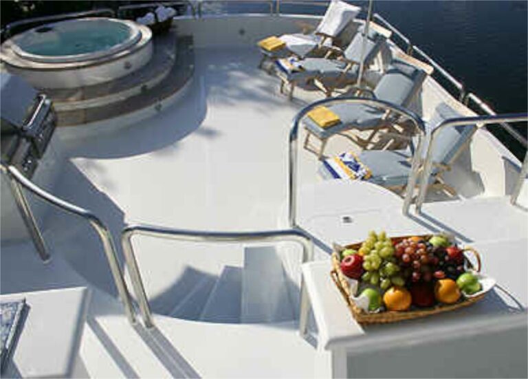 Yacht NEVER SAY NEVER -  Sundeck and Spa Pool