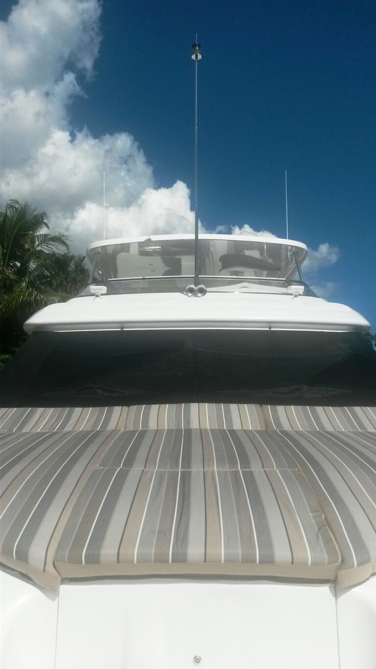 Yacht NO COMPLAINTS -  Foredeck Sunpad