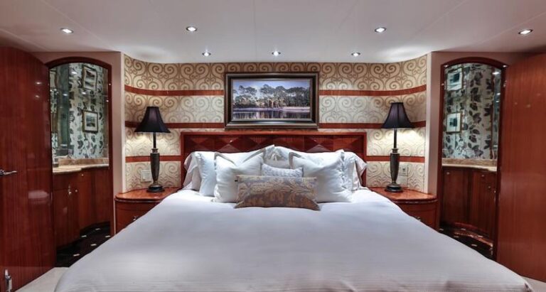 Yacht NO COMPLAINTS - Master Cabin