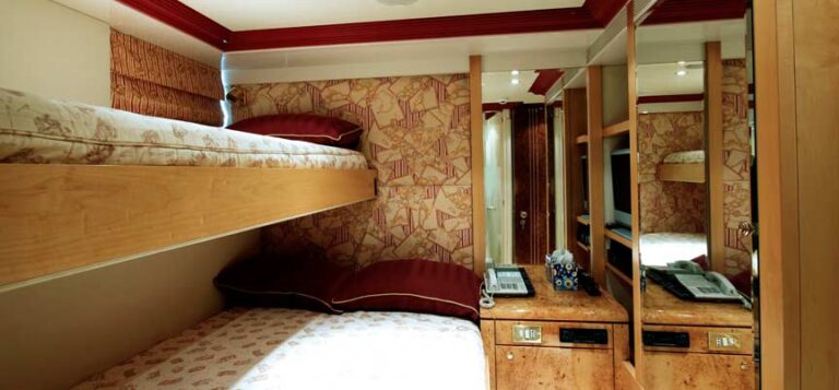 Yacht OBSESSIONS -  Twin Cabin
