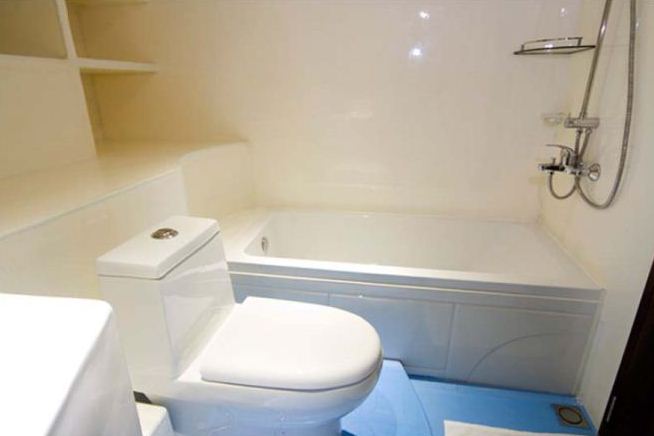 Yacht OCEAN SAPPHIRE -  Family Cabin Bathroom