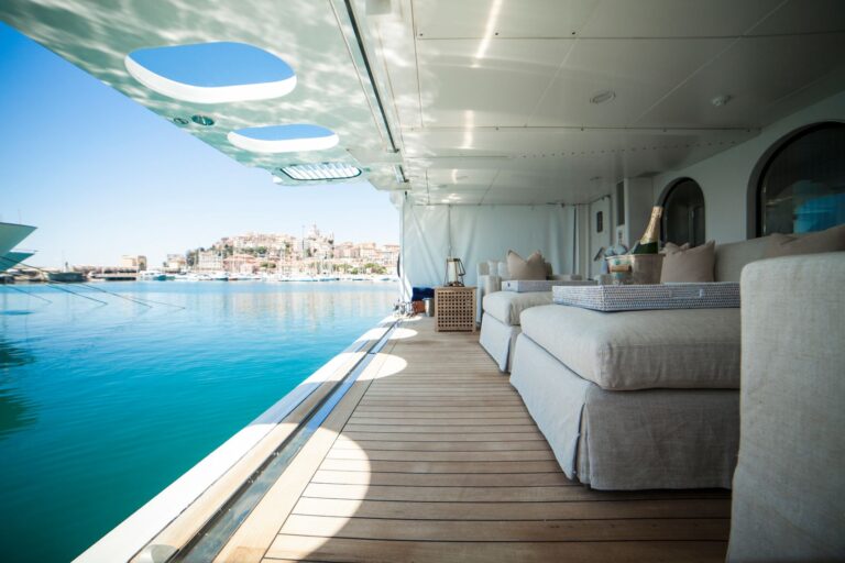 Yacht OCEANA By Oceanfast - Balcony